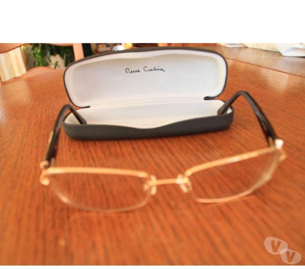 Accessoires - Bagagerie Hérault Fabregues - 34690 - Photos Vivastreet Pierre CARDIN Monture lunette de vue femme