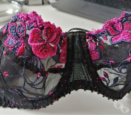 Vêtements occasion Bernes sur Oise Val-d'Oise - Photos Vivastreet TOP : Soutien Gorge De Chez AUBADE Taille 95C ( Neuf)