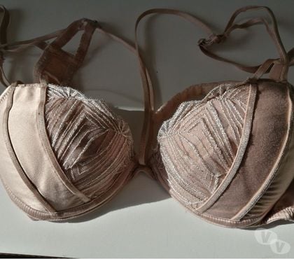 Vêtements occasion Bernes sur Oise Val-d'Oise - Photos Vivastreet Top , Soutien Gorge De Chez WELL Taille 90A