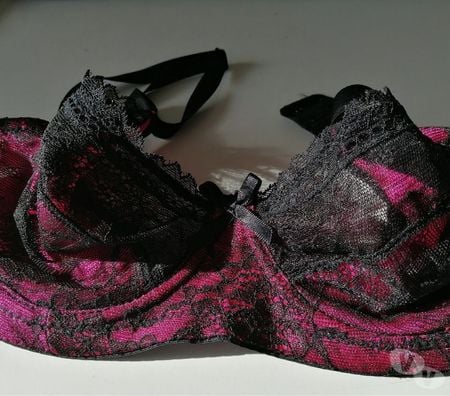 Vêtements occasion Val-d'Oise Bernes sur Oise - 95340 - Photos Vivastreet SUP : Soutien Gorge De Chez CARLA'S Taille 90B