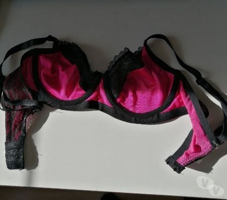 Vêtements occasion Val-d'Oise Bernes sur Oise - 95340 - Photos Vivastreet SUP : Soutien Gorge De Chez CARLA'S Taille 90B