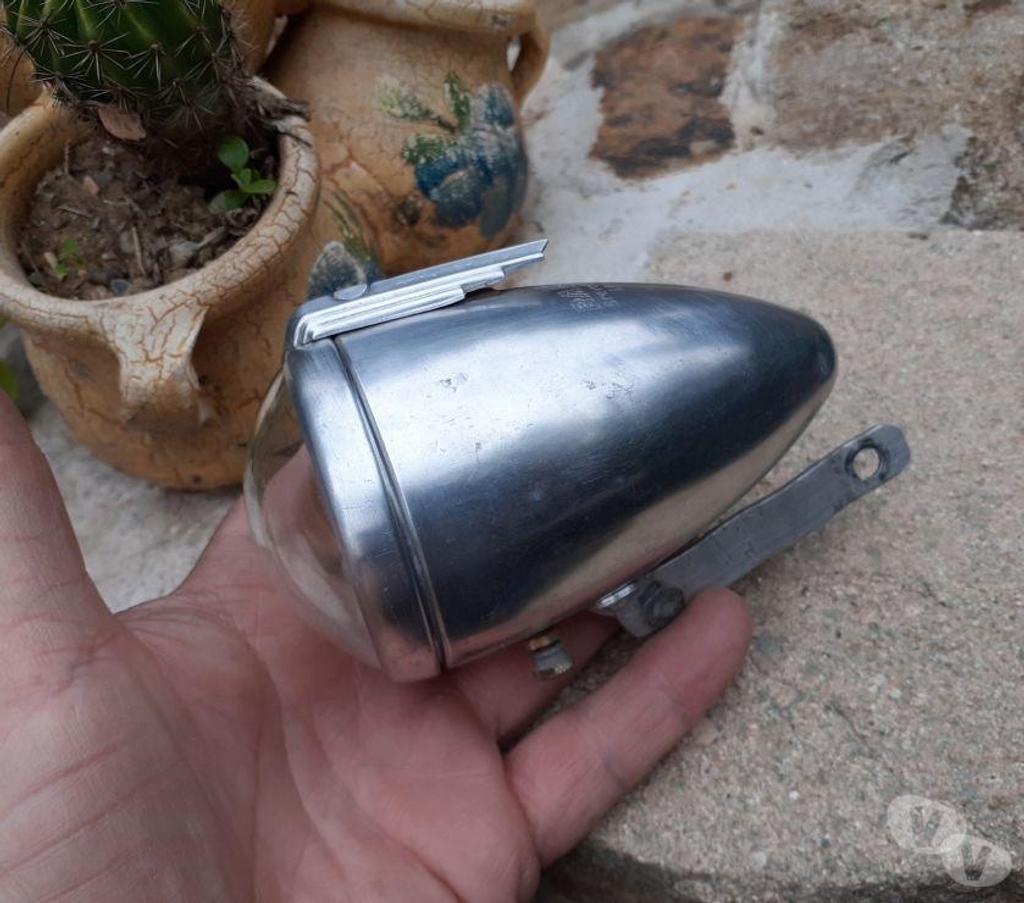 Collection Var Pierrefeu du Var - 83390 - Photos Vivastreet Ancien phare cycle, vélo, radios n°18 obus verre bombé