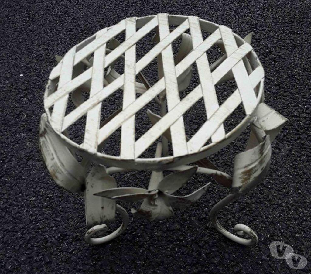 Décoration - art Isère Allevard - 38580 - Photos Vivastreet Petit tabouret 3 pieds