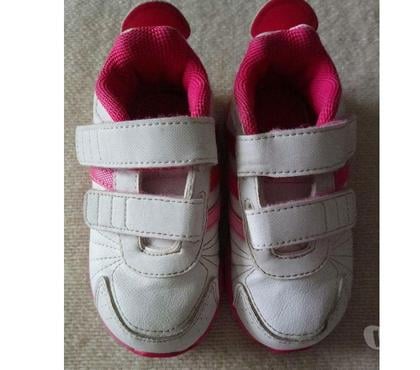 Equipements bébés La Courneuve Seine-Saint-Denis - Photos Vivastreet Baskets BB