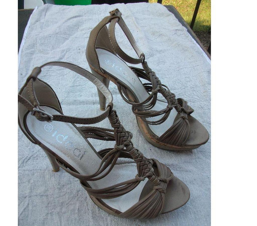 Chaussures Bas-Rhin Bouxwiller - 67330 - Photos Vivastreet Chaussures d'été à talons hauts pointure 39