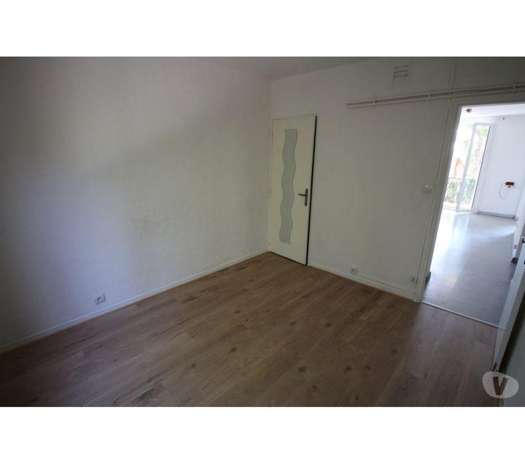 Appartements à vendre Gard Nimes - Photos Vivastreet  APPARTEMENT 4 pièces, secteur recherché