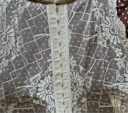 Vêtements occasion Val-d'Oise Bernes sur Oise - 95340 - Photos Vivastreet Bustier Guêpière BRODERIES Taille 90C (Neuf)