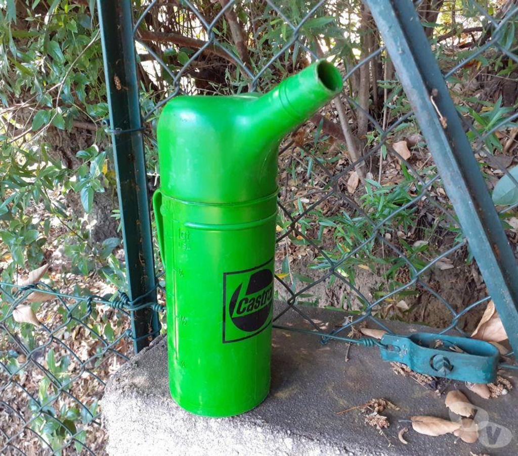 Pièces et services auto Var Pierrefeu du Var - 83390 - Photos Vivastreet Broc huile Castrol 1lt gradué aussi USA