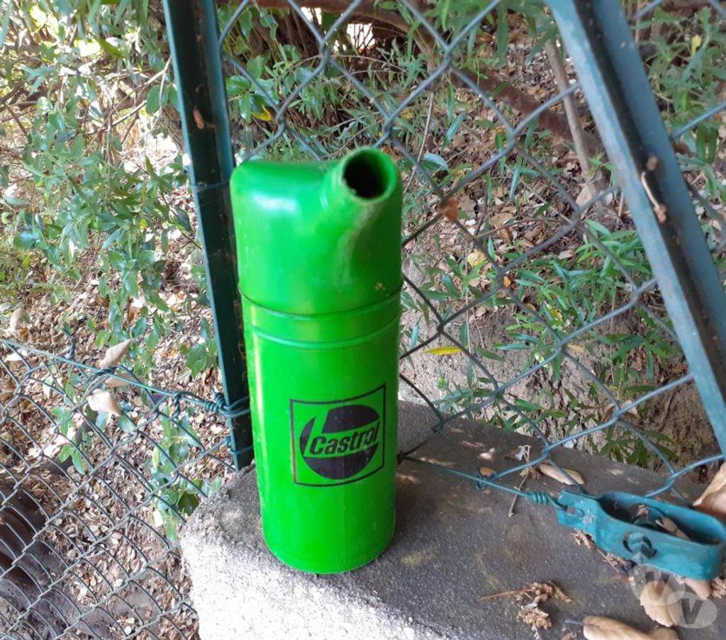 Pièces et services auto Var Pierrefeu du Var - 83390 - Photos Vivastreet Broc huile Castrol 1lt gradué aussi USA