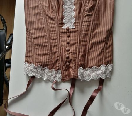 Vêtements occasion Val-d'Oise Bernes sur Oise - 95340 - Photos Vivastreet TOP BUSTIER & PORTE JARRETELLES NEUF Taille 42