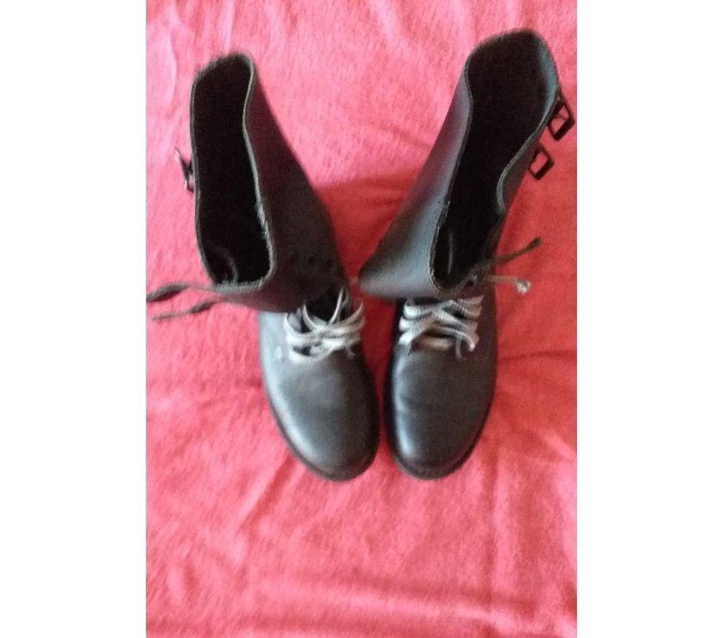 Chaussures Bouches-du-Rhône Aix en Provence - Photos Vivastreet CHAUSSURES RANGERS 100 % CUIR VEAU POINTURE 45 NEUVE NOIR.
