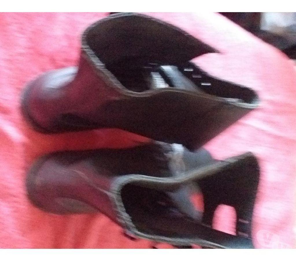 Chaussures Bouches-du-Rhône Aix en Provence - Photos Vivastreet CHAUSSURES RANGERS 100 % CUIR VEAU POINTURE 45 NEUVE NOIR.