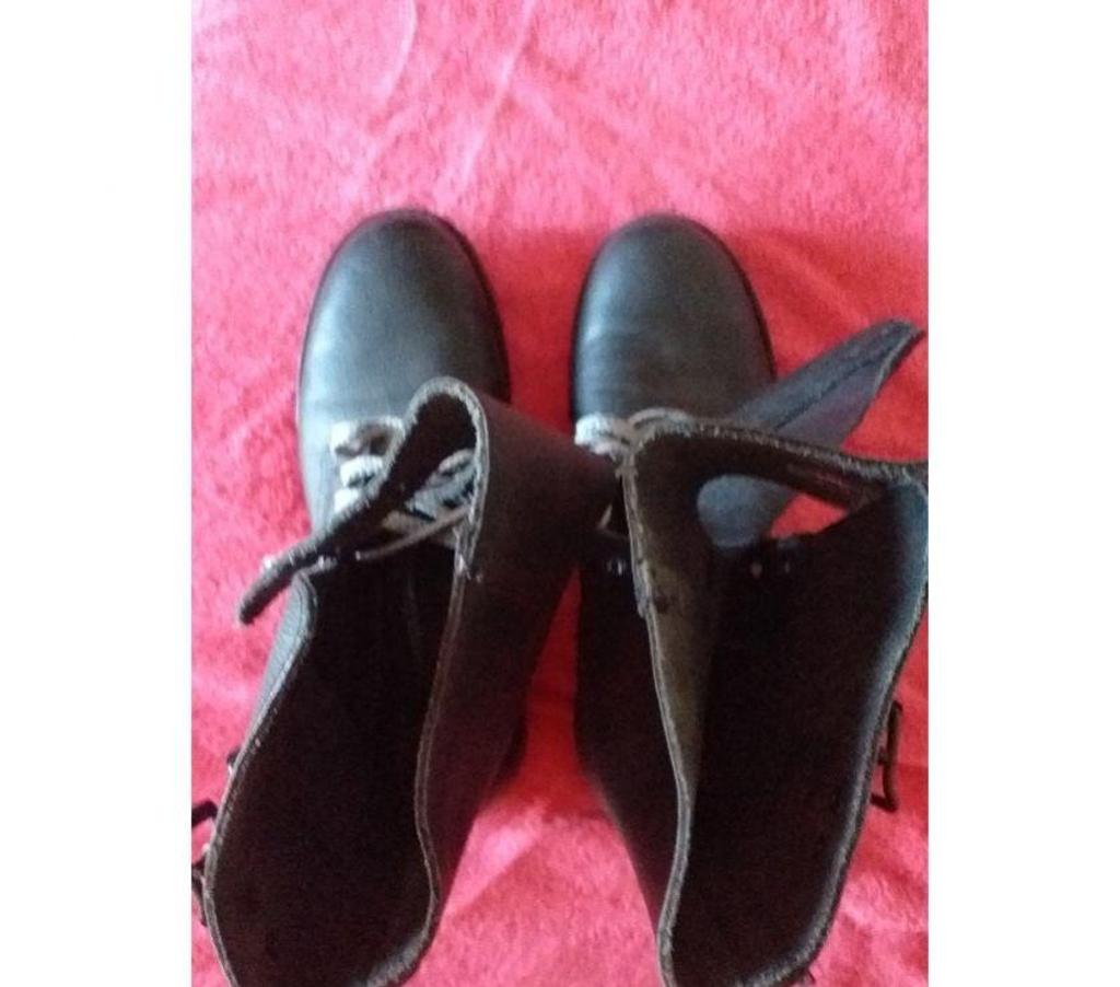 Chaussures Bouches-du-Rhône Aix en Provence - Photos Vivastreet CHAUSSURES RANGERS 100 % CUIR VEAU POINTURE 45 NEUVE NOIR.