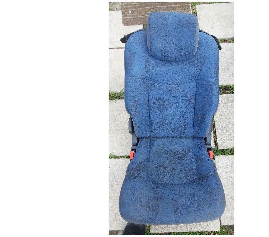 Pièces et services auto Hérault Castries - 34160 - Photos Vivastreet Siège arrière supplémentaire bleu en très bon état Espace 2