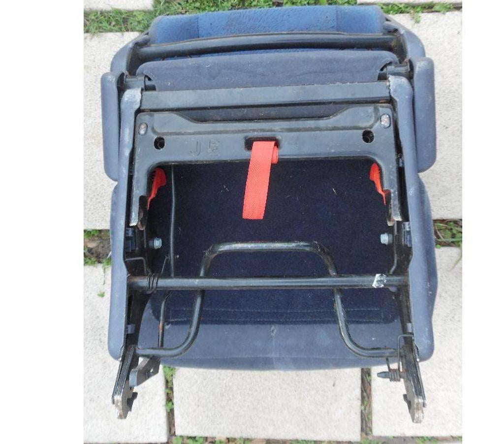 Pièces et services auto Hérault Castries - 34160 - Photos Vivastreet Siège arrière supplémentaire bleu en très bon état Espace 2