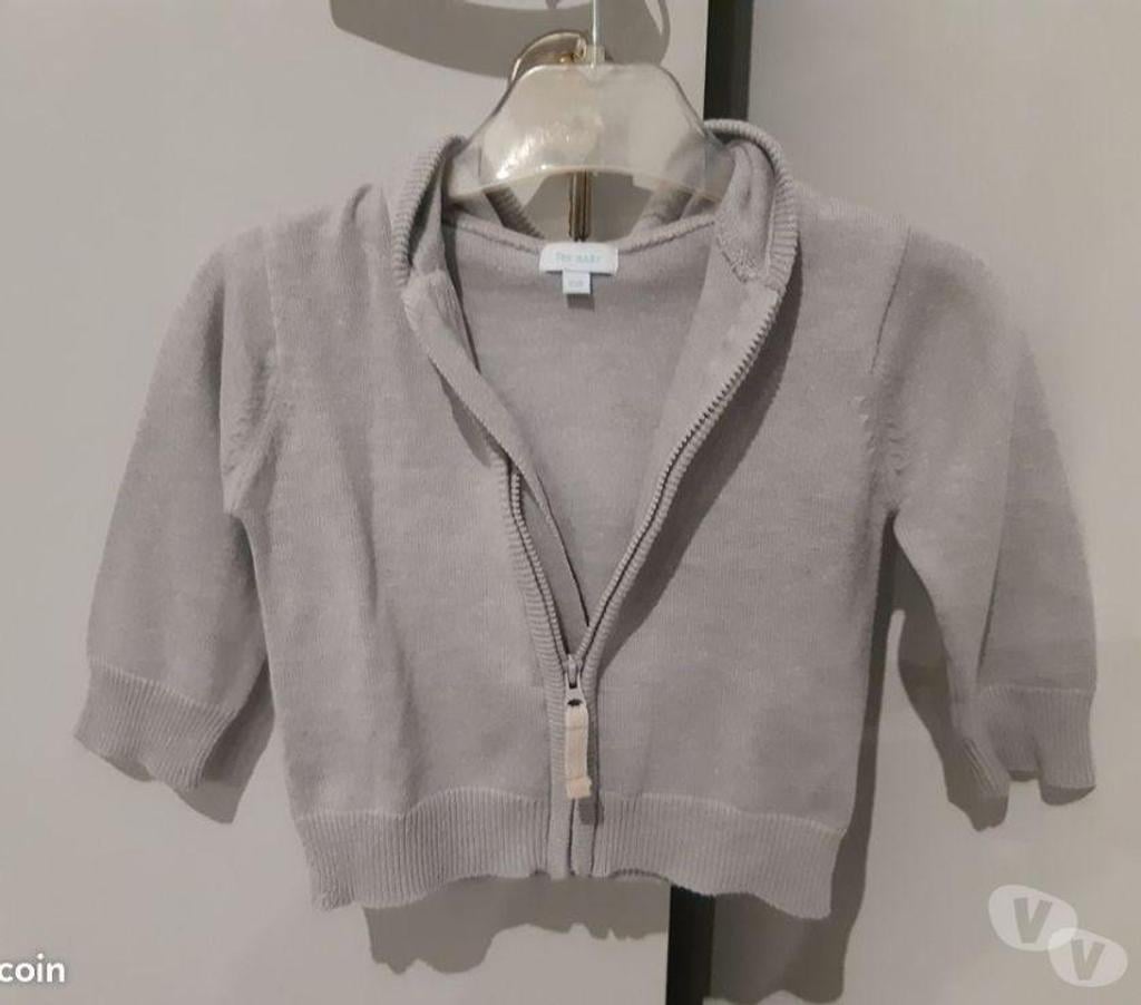 Vêtements bébés Puy-de-Dôme Clermont Ferrand - Photos Vivastreet Gilets à capuche TEX 12 mois