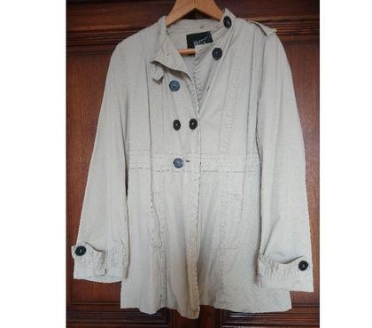 Vêtements occasion La Courneuve Seine-Saint-Denis - Photos Vivastreet Trench imperméable femme