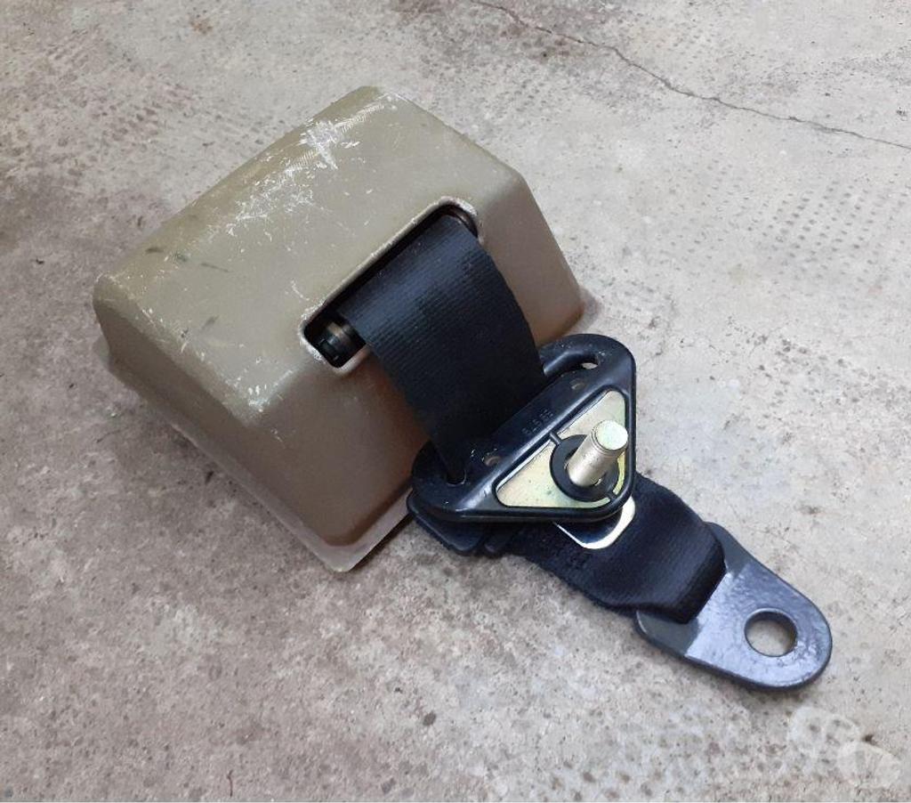 Pièces et services auto Var Cuers - 83390 - Photos Vivastreet Une paire de ceinture a enrouleur arrière R12 & R16