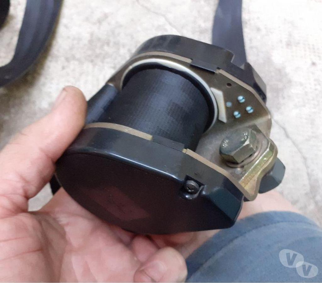 Pièces et services auto Var Cuers - 83390 - Photos Vivastreet Une paire de ceinture a enrouleur arrière R12 & R16