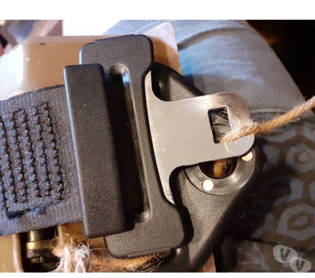 Pièces et services auto Var Cuers - 83390 - Photos Vivastreet Une paire de ceinture a enrouleur arrière R12 & R16