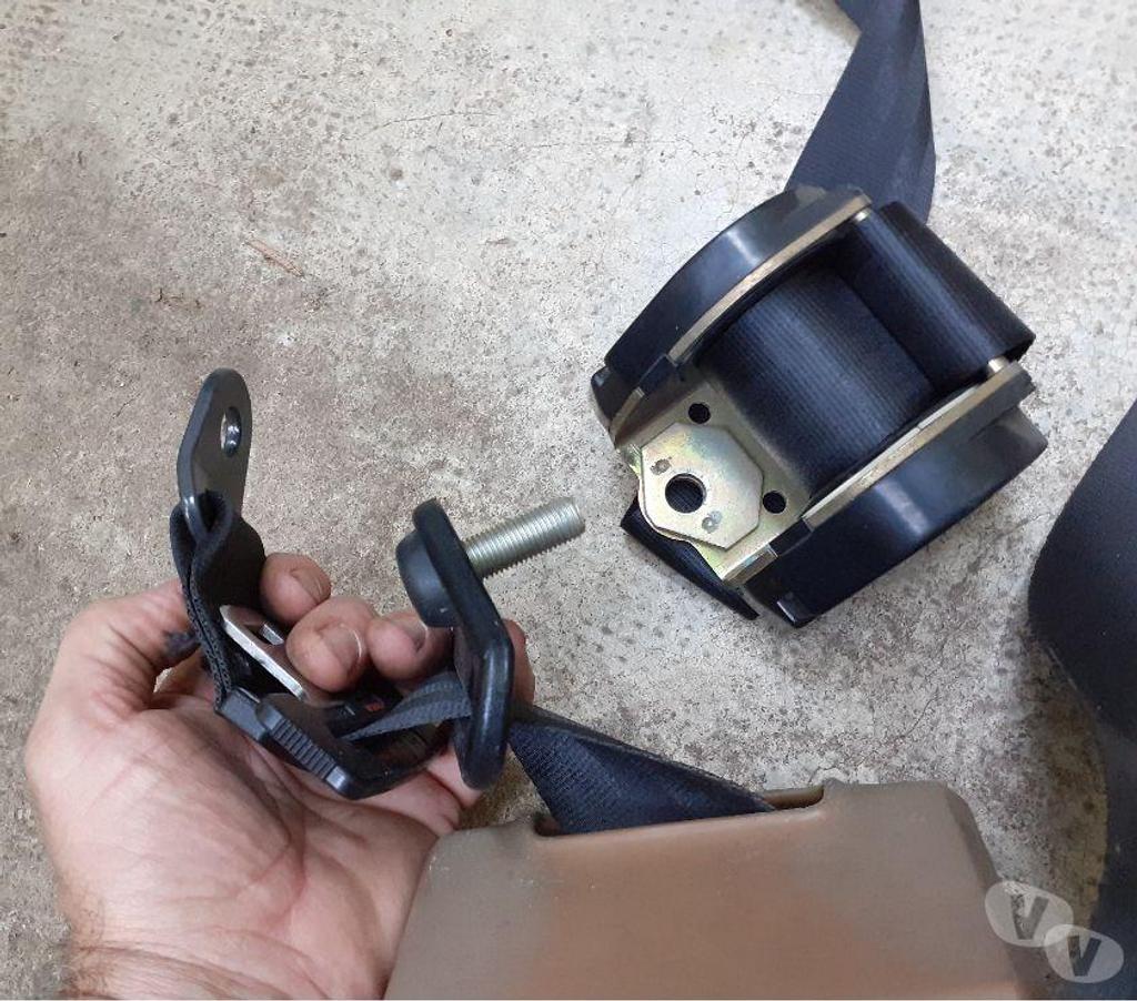 Pièces et services auto Var Cuers - 83390 - Photos Vivastreet Une paire de ceinture a enrouleur arrière R12 & R16
