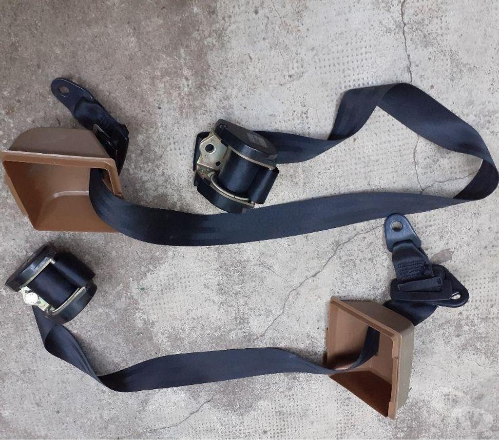 Pièces et services auto Var Cuers - 83390 - Photos Vivastreet Une paire de ceinture a enrouleur arrière R12 & R16