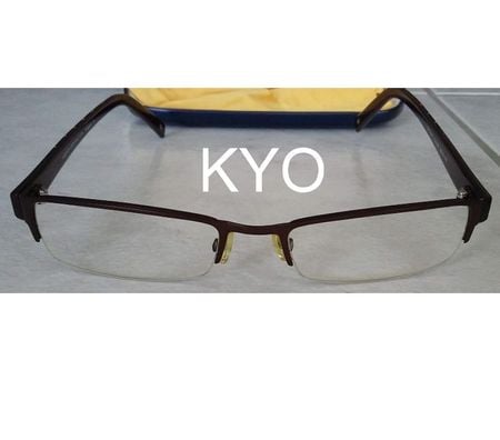 Accessoires - Bagagerie Jura Foncine le Haut - 39460 - Photos Vivastreet FRENCH CONNECTION - Monture Design, Paire de Lunettes de vue