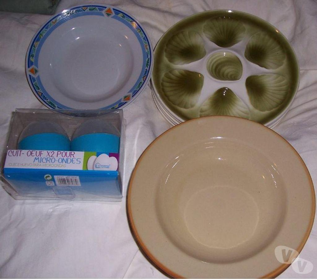 Ameublement & art de la table Vendée Soullans - 85300 - Photos Vivastreet lot de 13 assiettes + 2 coquetiers pour micro-ondes 6 assiet