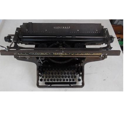 Collection Hérault Castries - 34160 - Photos Vivastreet Machine à écrire ancienne UNDERWOOD TYPEWRITER STANDARD USA