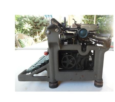 Collection Hérault Castries - 34160 - Photos Vivastreet Machine à écrire UNDERWOOD N° de série 3650376 - I2 azerty