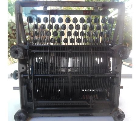 Collection Hérault Castries - 34160 - Photos Vivastreet Machine à écrire UNDERWOOD N° de série 3650376 - I2 azerty