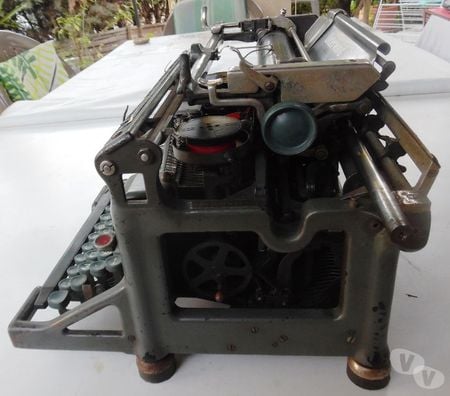 Collection Hérault Castries - 34160 - Photos Vivastreet Machine à écrire UNDERWOOD N° de série 847630 - II azerty