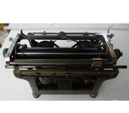 Collection Hérault Castries - 34160 - Photos Vivastreet Machine à écrire UNDERWOOD N° de série 847630 - II azerty