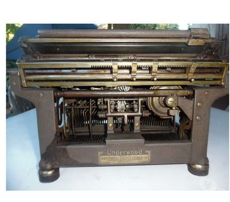 Collection Hérault Castries - 34160 - Photos Vivastreet Machine à écrire UNDERWOOD N°5 UNDERWOOD Typewriter No. 5