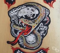 écusson dorsal moteur serpent live free ride free à coudre