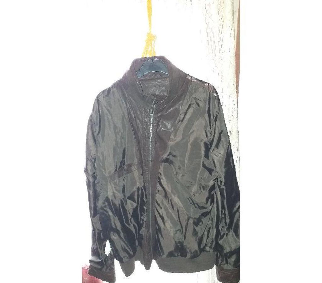 Vêtements occasion Bouches-du-Rhône Aix en Provence - Photos Vivastreet VESTE HOMME 100 % CUIR AGNEAU MARRON FONCE TAILLE XXL NEUVE.