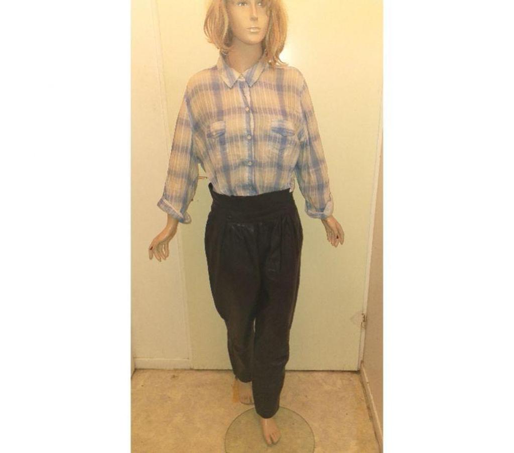 Vêtements occasion Bouches-du-Rhône Aix en Provence - Photos Vivastreet ENSEMBLE VESTE 44PANTALON 38 FEMME100% CUIRE PEAU D'AGNEAU.