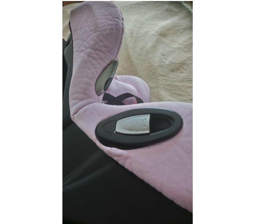 Equipements bébés Seine-Saint-Denis La Courneuve - 93120 - Photos Vivastreet Siège-auto pivotant BB Confort