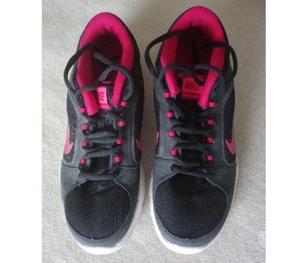 Chaussures et bottes occasion La Courneuve Seine-Saint-Denis - Photos Vivastreet Basket Nike Training