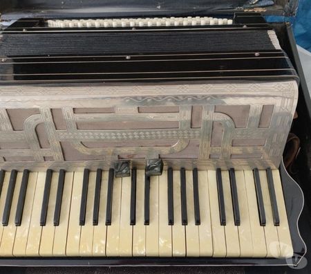Instruments de musique Val-d'Oise Bernes sur Oise - 95340 - Photos Vivastreet Vintage Ancien Accordeon A Piano