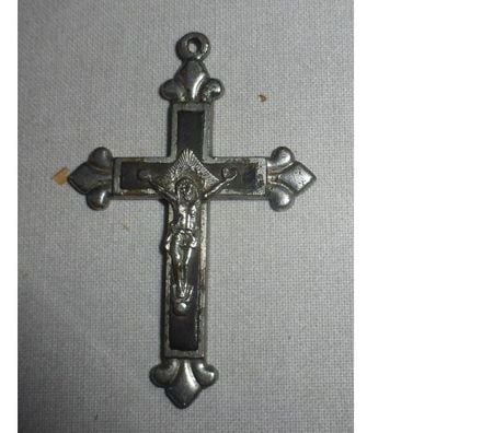 Bijoux occasion Aisne Soissons - 02200 - Photos Vivastreet Crucifix metal