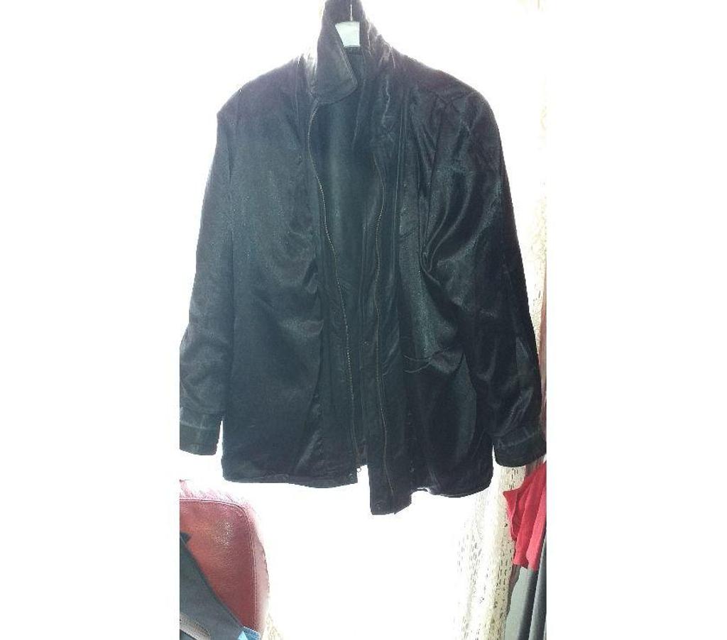 Vêtements occasion Bouches-du-Rhône Aix en Provence - Photos Vivastreet VESTE HOMME NOIRE 100 % CUIR MARQUE FLEURE DE PEAU FRANCE TA