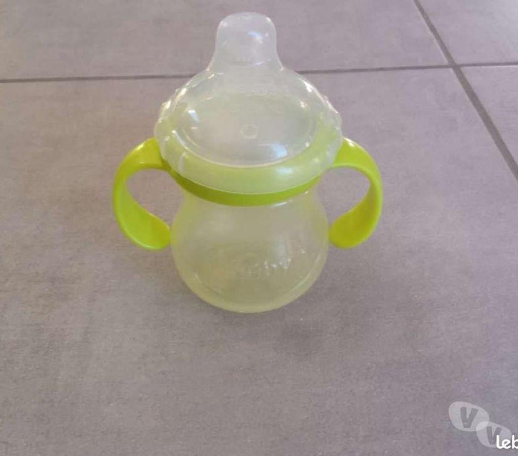 Equipements bébés Puy-de-Dôme Clermont Ferrand - Photos Vivastreet Tasse à bec en silicone NUBY avec anse