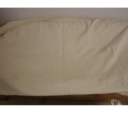 Ameublement & art de la table Le Kremlin Bicetre Val-de-Marne - Photos Vivastreet Couvre lit beige 100 % coton 230*260