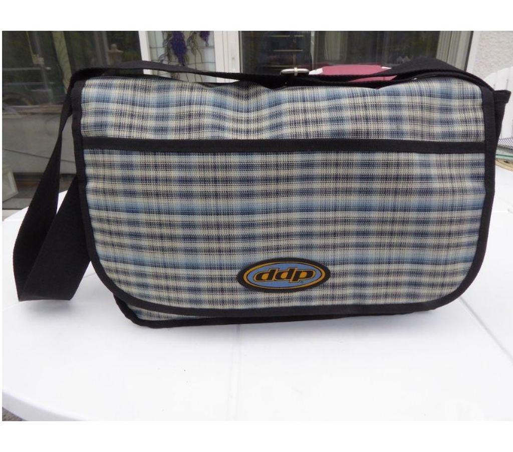 Accessoires - Bagagerie Essonne Bievres - 91570 - Photos Vivastreet Sac besace bandoulière DDP