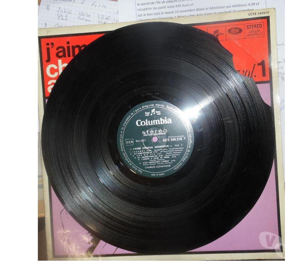 CDs Hérault Castries - 34160 - Photos Vivastreet Charles AZNAVOUR Pochette pour 33 Tours Le disque est cassé 