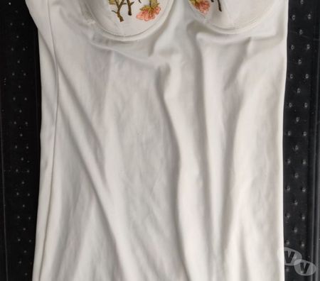 Vêtements occasion Val-d'Oise Bernes sur Oise - 95340 - Photos Vivastreet Nuisette Broderies Ou Autres Taille 85B Neuve