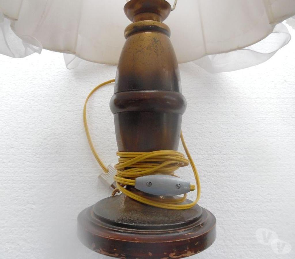 Décoration - art Hérault Castries - 34160 - Photos Vivastreet Lampe de chevet ancienne en métal vieilli et abat-jour