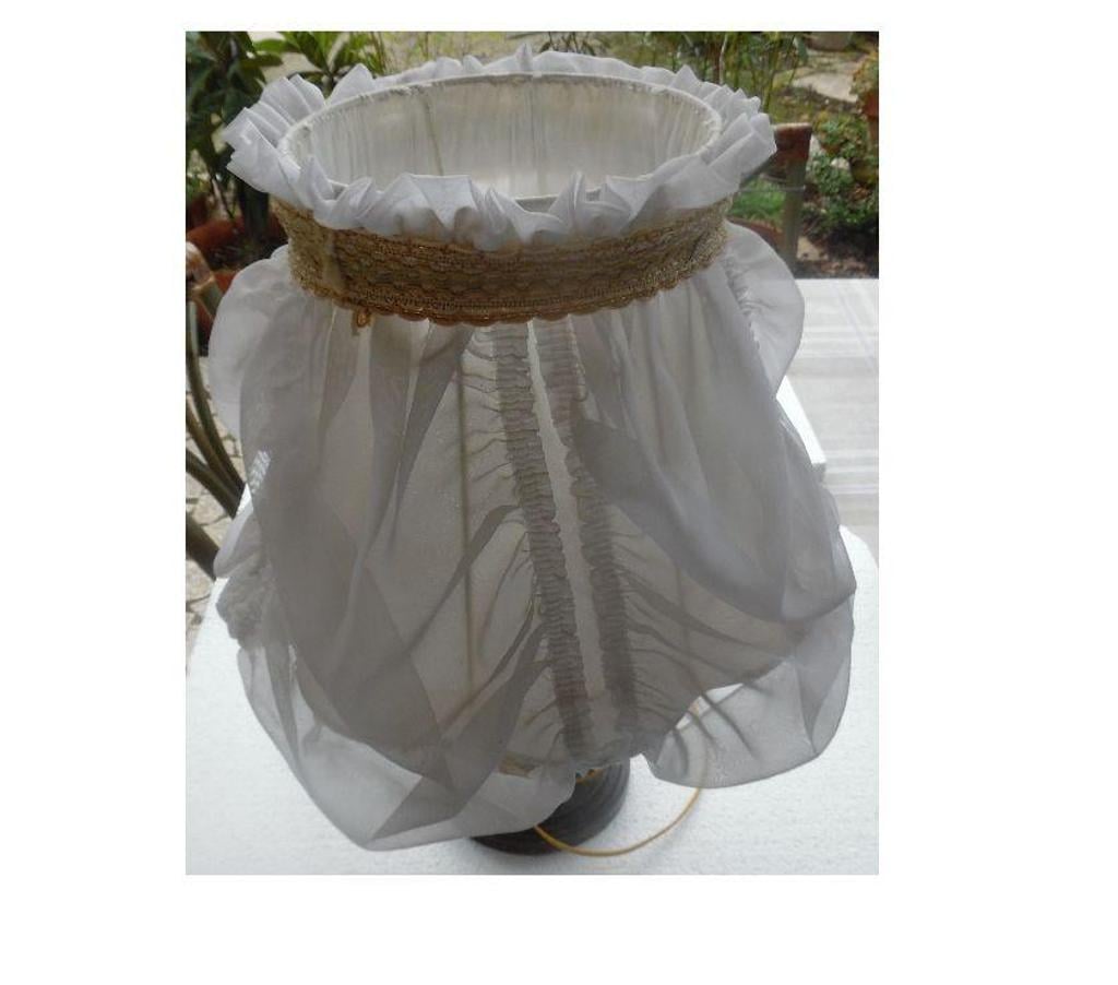 Décoration - art Hérault Castries - 34160 - Photos Vivastreet Lampe de chevet ancienne en métal vieilli et abat-jour