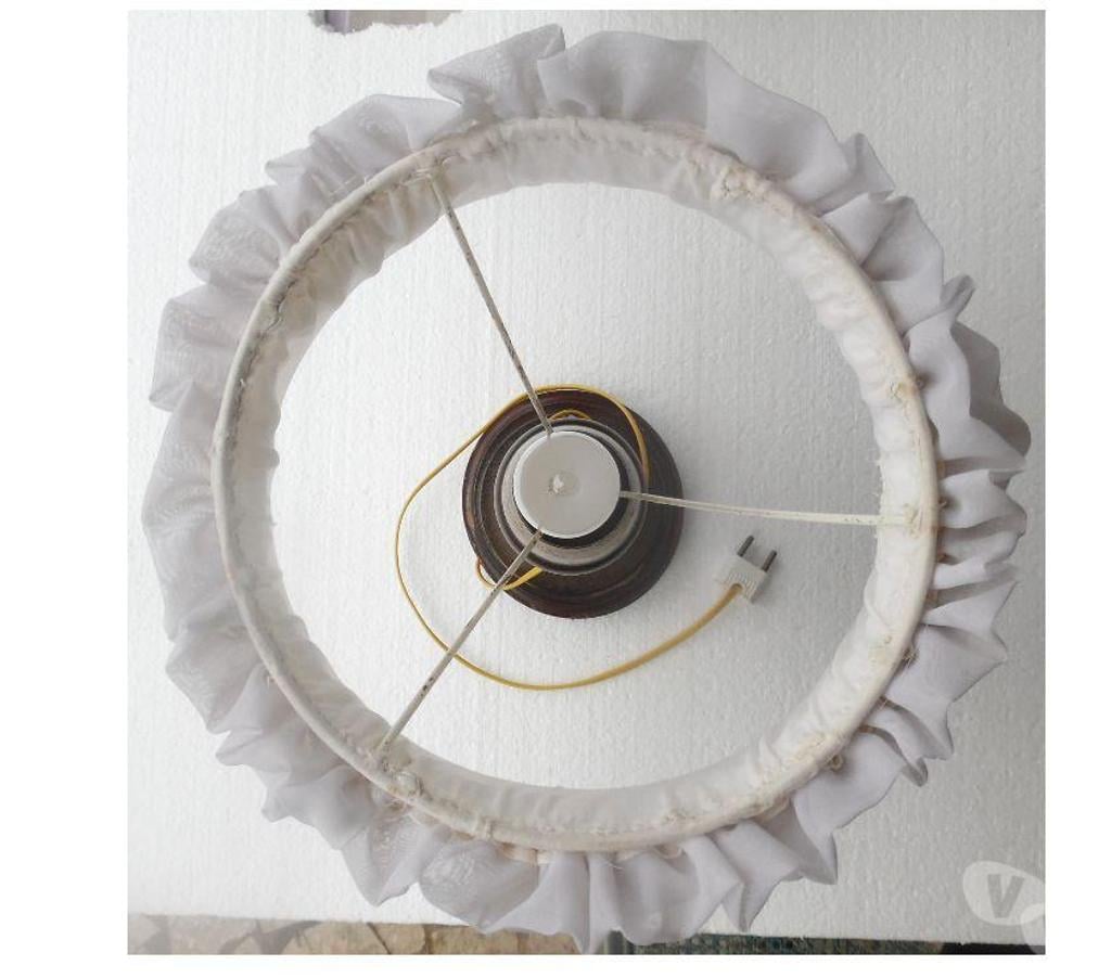 Décoration - art Hérault Castries - 34160 - Photos Vivastreet Lampe de chevet ancienne en métal vieilli et abat-jour